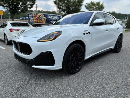Bianco 2024 Maserati Grecale Trofeo