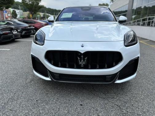 Bianco 2024 Maserati Grecale Trofeo