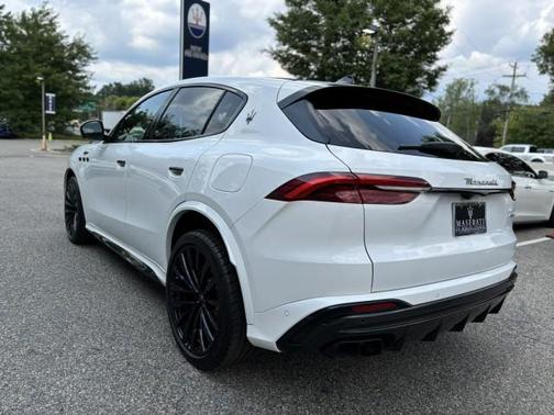 Bianco 2024 Maserati Grecale Trofeo