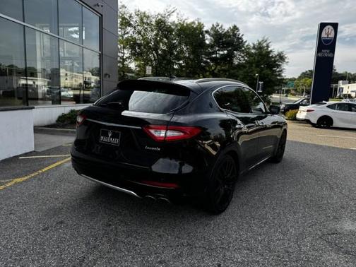 Nero 2017 Maserati Levante S