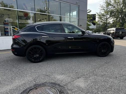 Nero 2017 Maserati Levante S