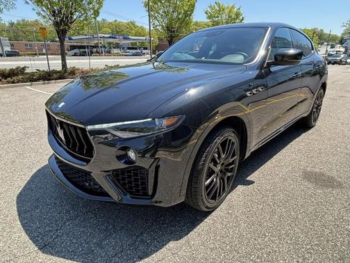 Nero Ribelle Metallic 2022 Maserati Levante Modena S