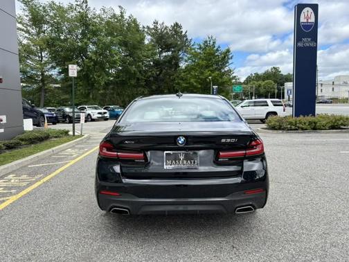 Black Sapphire Metallic 2022 BMW 530 i xDrive
