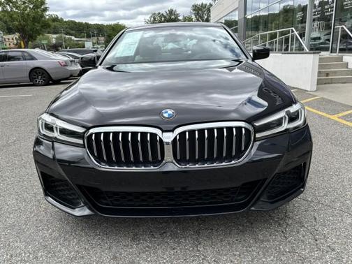 Black Sapphire Metallic 2022 BMW 530 i xDrive