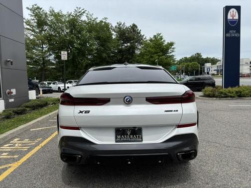 Mineral White Metallic 2023 BMW X6 xDrive40i