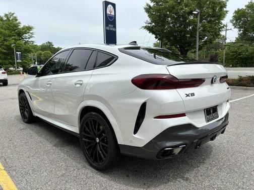 Mineral White Metallic 2023 BMW X6 xDrive40i