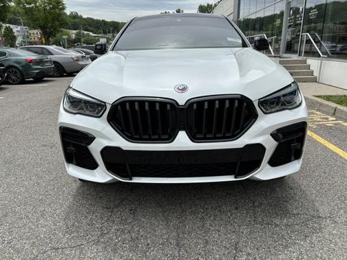 Mineral White Metallic 2023 BMW X6 xDrive40i