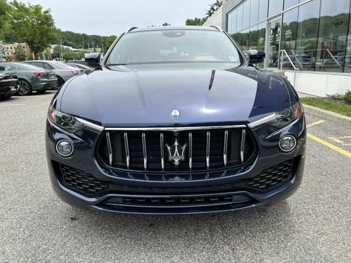 Blu Nobile Tri-Coat 2023 Maserati Levante GT