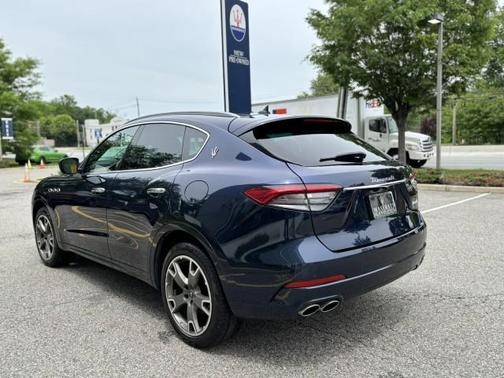 Blu Nobile Tri-Coat 2023 Maserati Levante GT