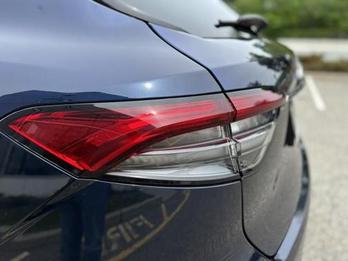 Blu Nobile Tri-Coat 2023 Maserati Levante GT