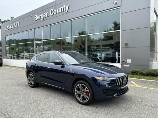 Blu Nobile Tri-Coat 2023 Maserati Levante GT
