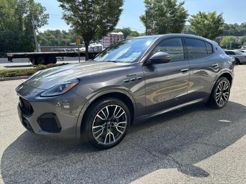 Grigio Lava Metallic 2023 Maserati Grecale Modena ~ Premium Package !!