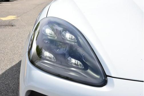 2022 Porsche Cayenne Platinum Edition