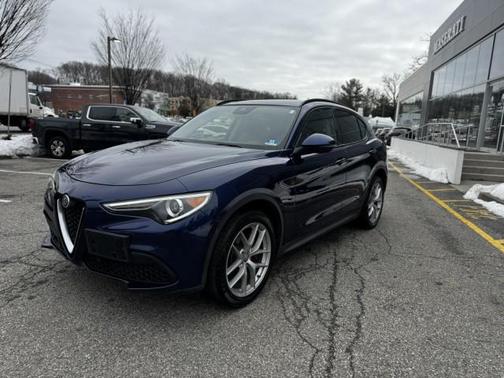 2018 Alfa Romeo Stelvio Sport