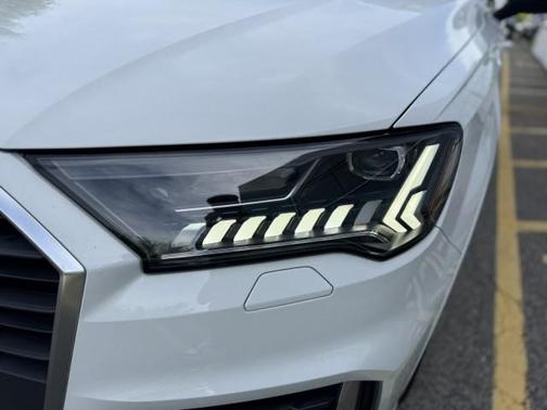 2023 Audi Q7 55 Premium Plus