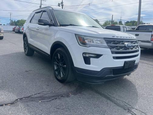 Oxford White 2019 Ford Explorer XLT