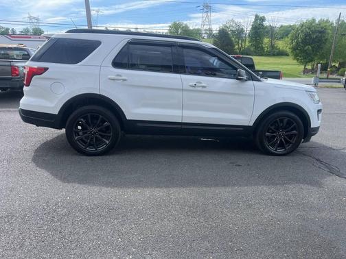 Oxford White 2019 Ford Explorer XLT