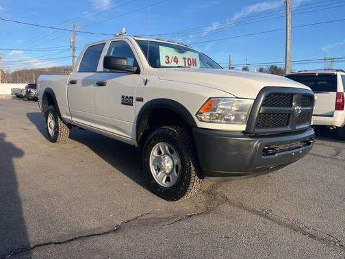 2017 RAM 2500 Tradesman Crew Cab 4x4 6'4' Box