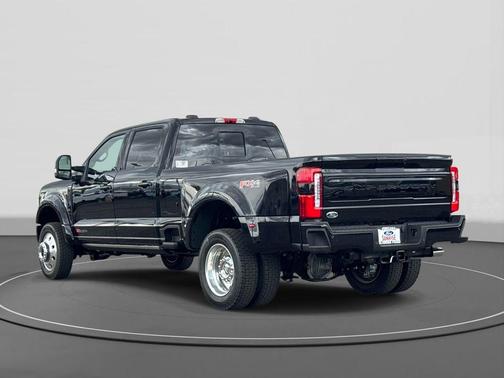 Agate Black Metallic 2026 Ford F-450 Platinum