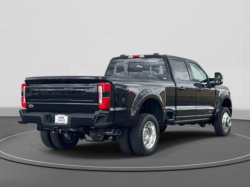 Agate Black Metallic 2026 Ford F-450 Platinum