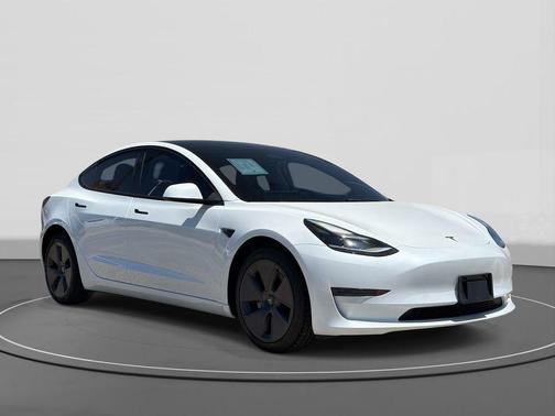 Pearl White Multi-Coat 2023 Tesla Model 3 Standard Range