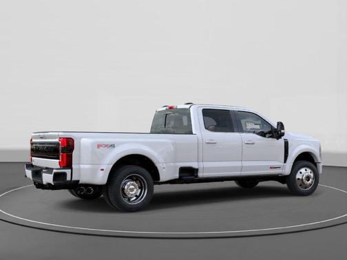 Star White Metallic Tri-Coat 2027 Ford F-450 Platinum