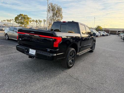 2025 Ford F-150 Lightning LARIAT