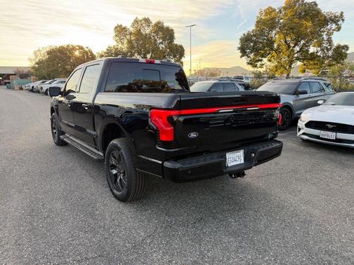 2025 Ford F-150 Lightning LARIAT