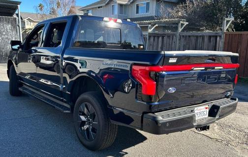 2022 Ford F-150 Lightning LARIAT