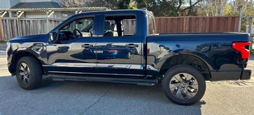 2022 Ford F-150 Lightning LARIAT