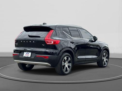 Black 2021 Volvo XC40 T4 Inscription