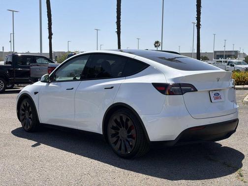 White 2022 Tesla Model Y Performance Dual Motor All-Wheel Drive