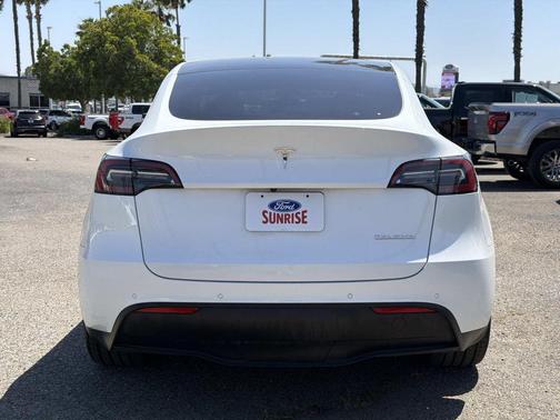 White 2022 Tesla Model Y Performance Dual Motor All-Wheel Drive