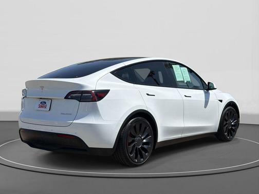 White 2022 Tesla Model Y Performance Dual Motor All-Wheel Drive