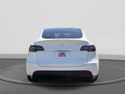 White 2022 Tesla Model Y Performance Dual Motor All-Wheel Drive