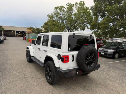 Bright White Clearcoat 2021 Jeep Wrangler Unlimited Sahara