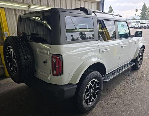 OXFORD WHITE 2023 Ford Bronco Outer Banks