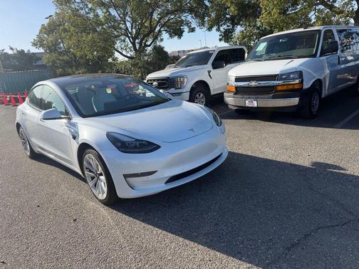Pearl White Multi-Coat 2022 Tesla Model 3 Long Range