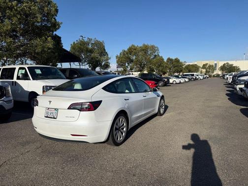Pearl White Multi-Coat 2022 Tesla Model 3 Long Range