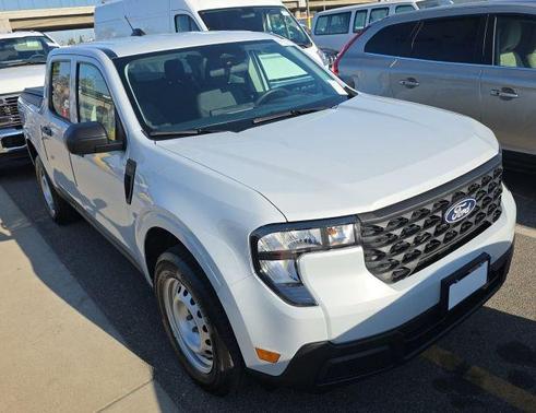Space White Metallic 2025 Ford Maverick XL