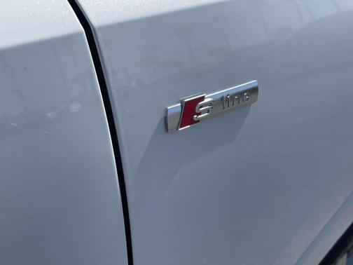 Glacier White Metallic 2020 Audi Q3 45 S line Premium