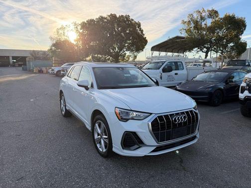 2020 Audi Q3 45 S line Premium