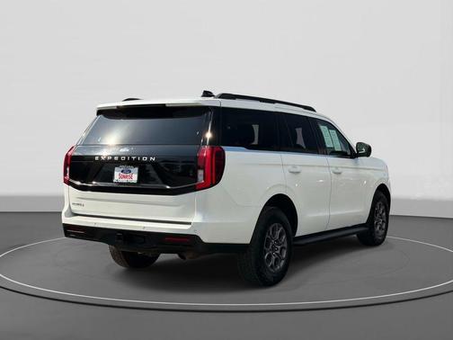 Star White Metallic Tri-Coat 2025 Ford Expedition Active