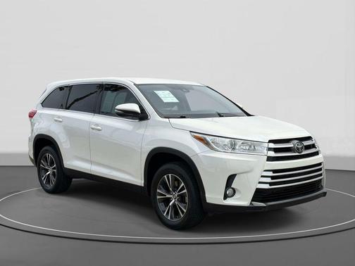 Blizzard Pearl 2019 Toyota Highlander LE Plus
