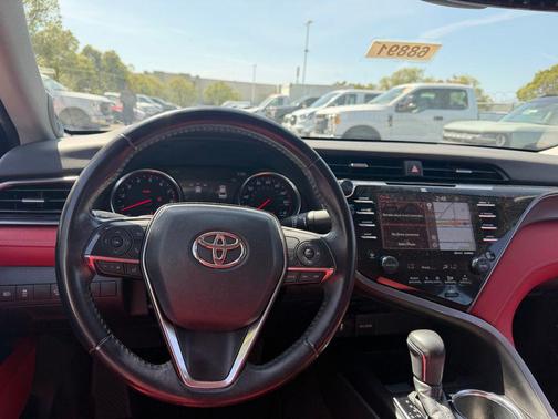 Wind Chill Pearl 2019 Toyota Camry XSE