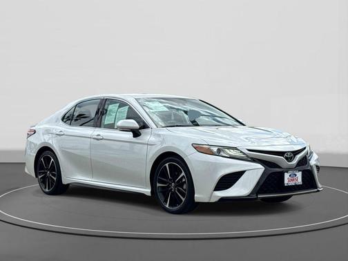 Wind Chill Pearl 2019 Toyota Camry XSE