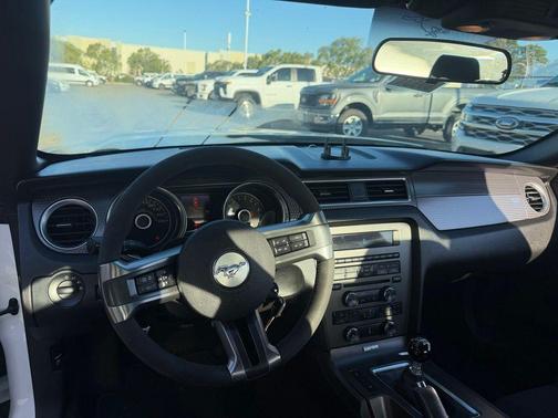 PERFORMANCE WHITE 2013 Ford Mustang Boss 302