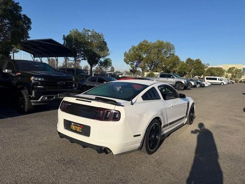 PERFORMANCE WHITE 2013 Ford Mustang Boss 302