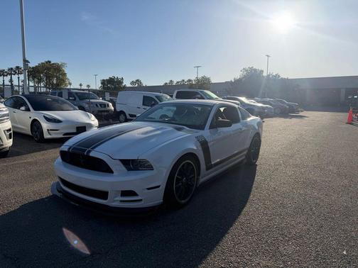 PERFORMANCE WHITE 2013 Ford Mustang Boss 302