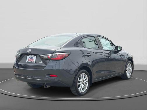 Graphite 2017 Toyota Yaris iA Base